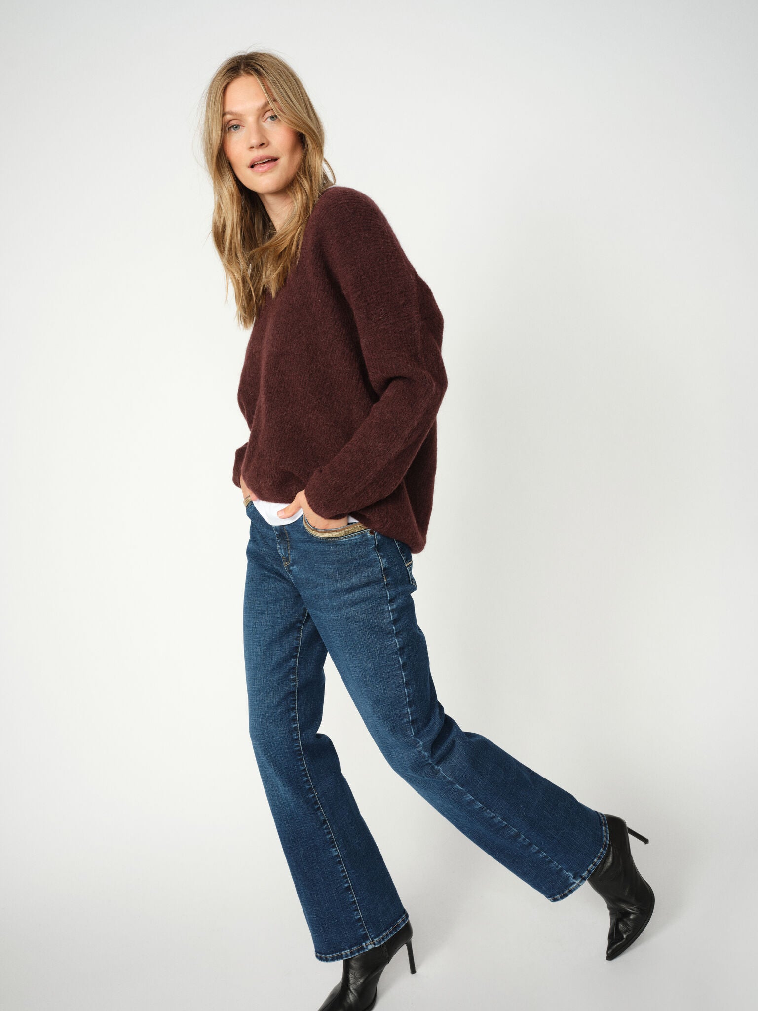 Modelshot / Dark Blue / Detail